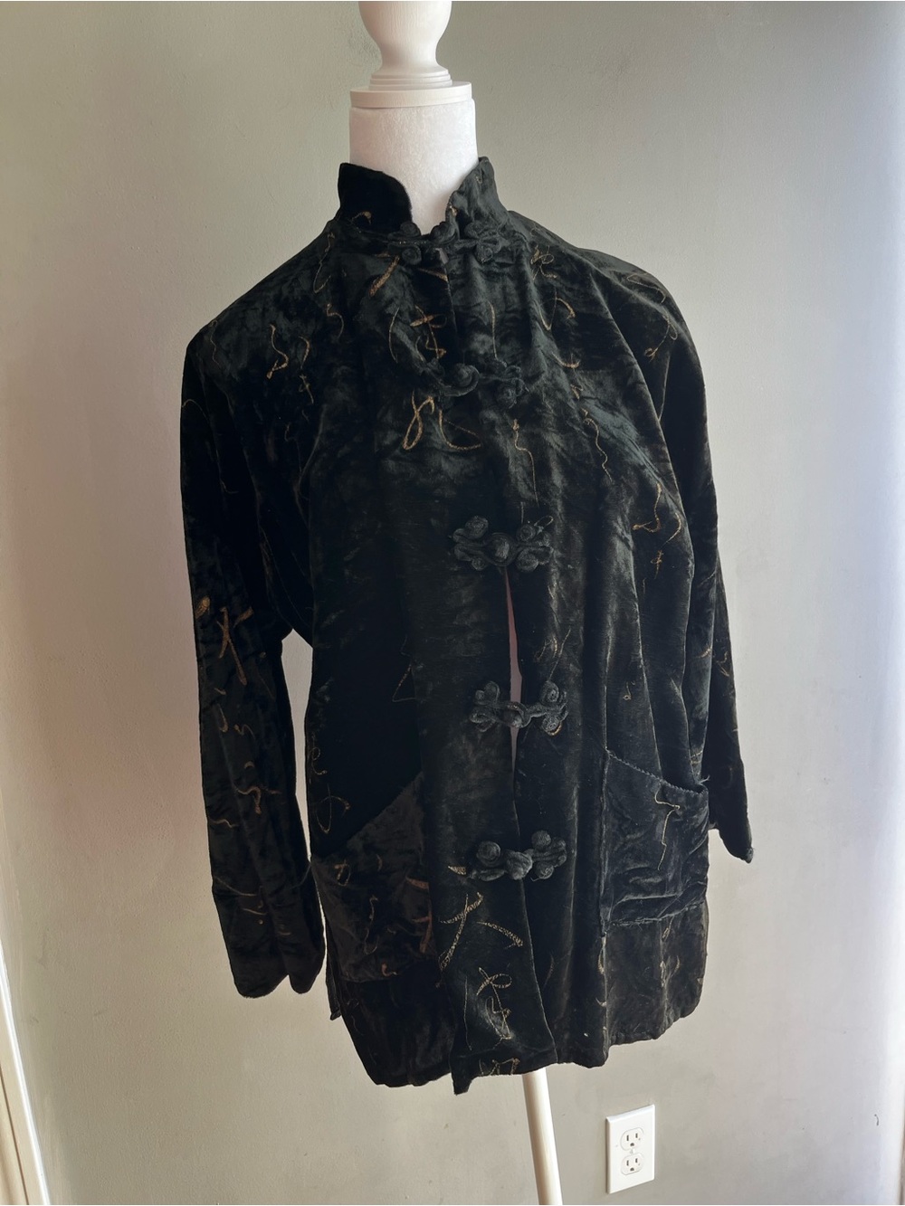 Vintage Women’s Velvet Mandarin Collar Jacket in Black Frog Closure